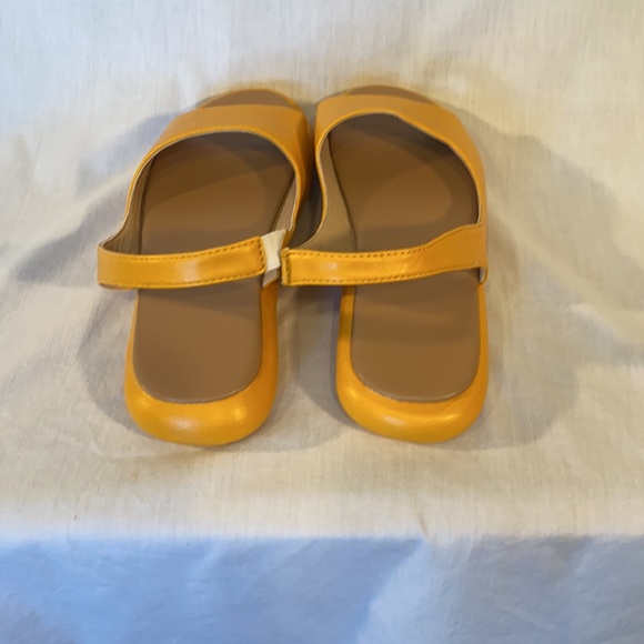 Slingback flats. Size 8. - Picture 3 of 4